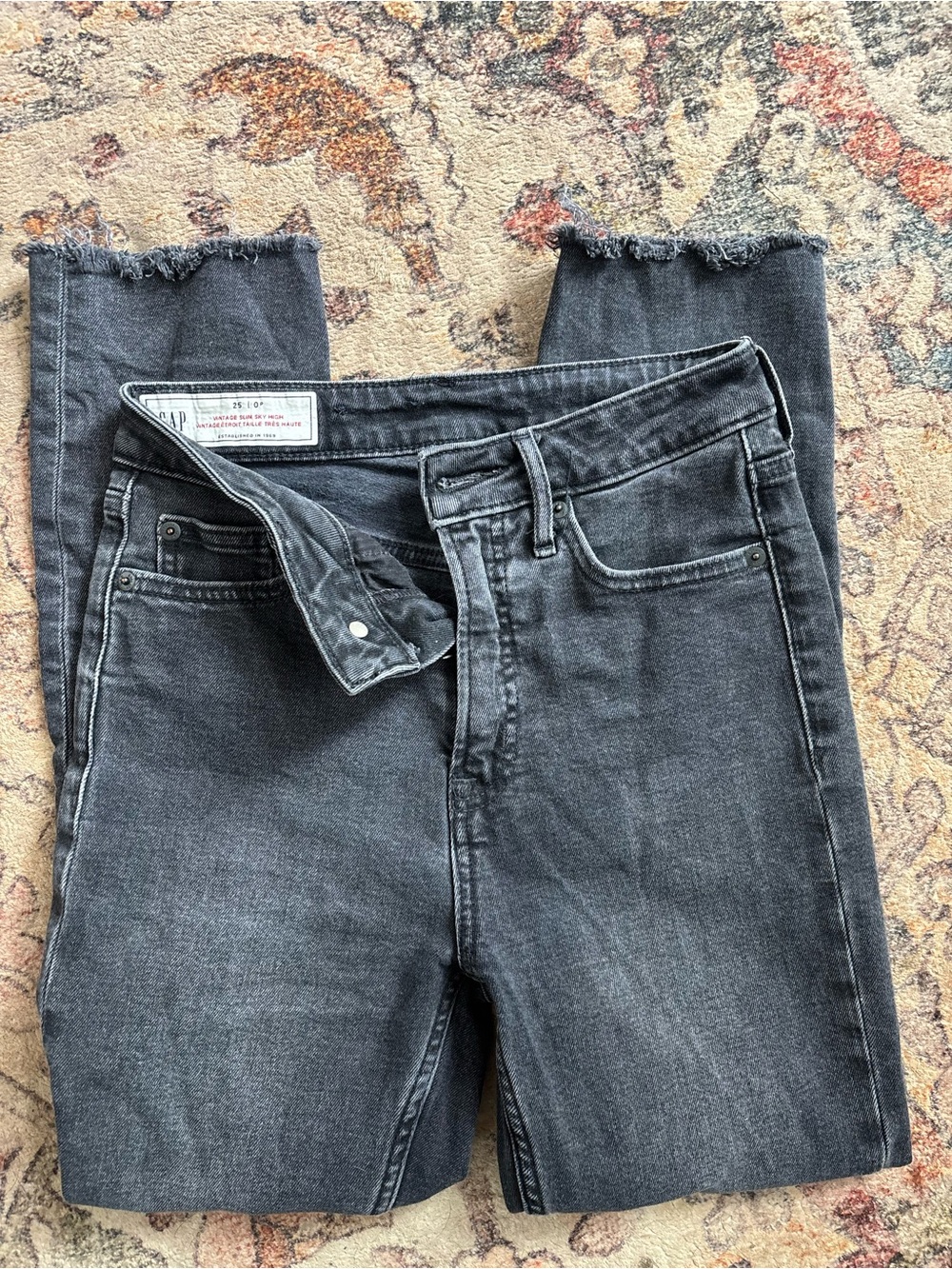 GAP Women's High-Rise Straight Ankle Jeans in Washed Black